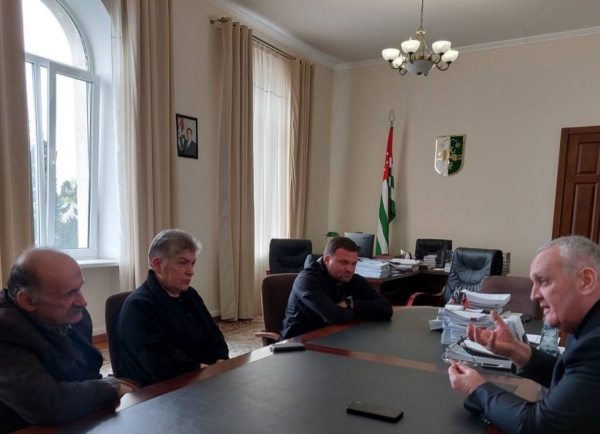 Аминистрцәа Реилазаара аҿы аиашахаҵаратә акульттә хыбрақәа реиқәырхара азҵаарақәа  ирылацәажәеит.