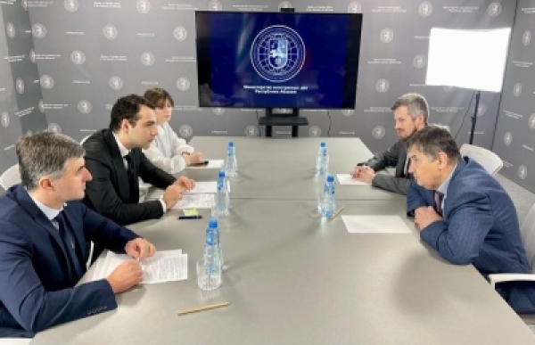 ИНАЛ АРӠЫНБА: «ҲШӘЫҲӘОИТ ҲДЕПУТАТЦӘЕИ ҲУААԤСЫРЕИ ҲАҬЫРҚӘҴАРЫЛА ШӘРЫЗНЕИРЦ».