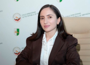 Мактина Джинджолия поздравила выпускников с окончанием школы     