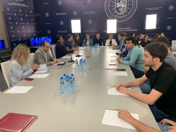 «АДИПЛОМАТИА  -  АРИ АИЗЫҞАЗААШЬАҚӘА РҬЫШӘЫНТӘАЛАРА ИАЗЫРХОУ МҨОУП": АМЕДИАЦЕНТНР АҞНЫ ИАЛАЦӘАЖӘЕИТ АТӘЫЛА АҨНЫҴҞА ЕИԤШ УИ АНҬЫҴГЬЫ ИШЬАҚӘГЫЛАЗ АУААЖӘЛАРРА-ПОЛИТИКАТӘ ҬАГЫЛАЗААШЬА.