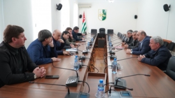 АПАРЛАМЕНТ АҞНЫ АФЫМЦАТӘ УСХКЫ АЗҴААРАҚӘА ИРЫЛАЦӘАЖӘЕИТ.