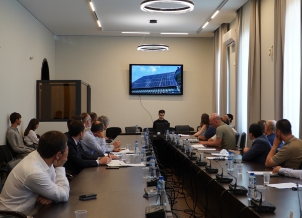 Апарламент аҿы еиҭашьақәыргылаз ахыҵхырҭақәа рҟынтәи афымцамч агенерациеи ахархәареи рызҵаара иалацәажәеит.